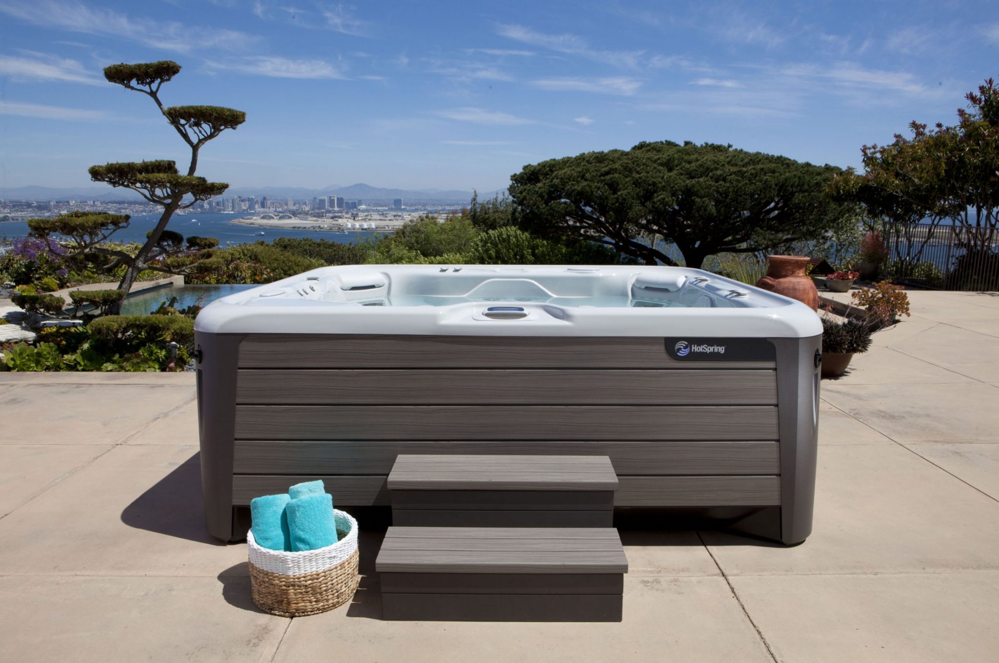 Hot Spring Highlife 2014 Grandee Nxt Ice Gray Monteray Gray Lifestyle Spa Alone 01 2200x1462 Tylo